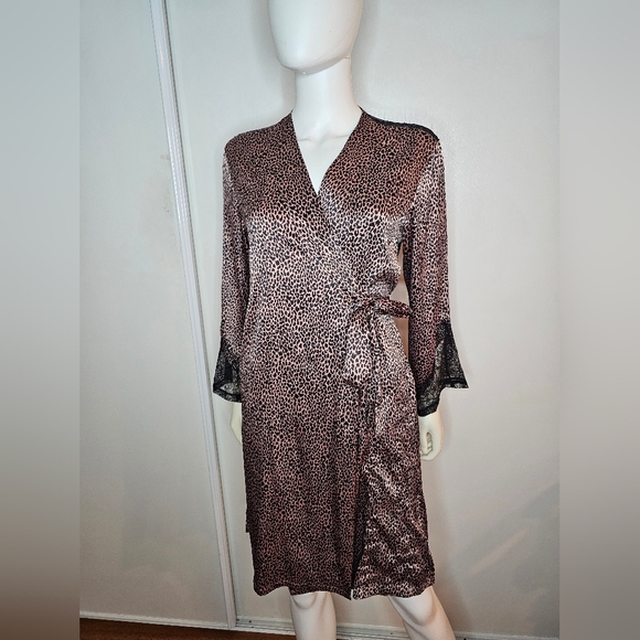 Victoria's Secret Other - Victoria's Secret Wrap Peekaboo Leopard Print Satin Robe With Lace Size XS
